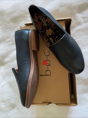 b.o.c. Black Women’s Slip-On Loafers with Floral Insole. Brand New size 9